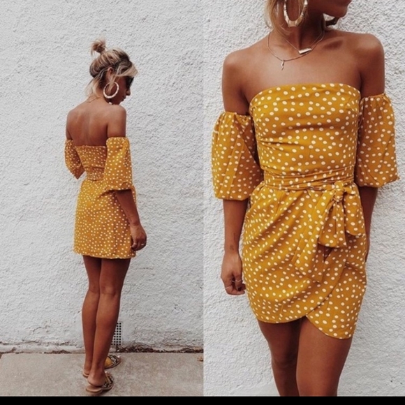 Sabo Skirt Dresses & Skirts - SABO SKIRT Yellow Polka Dot Off the Shoulder Faux Wrap Mini Dress(S)